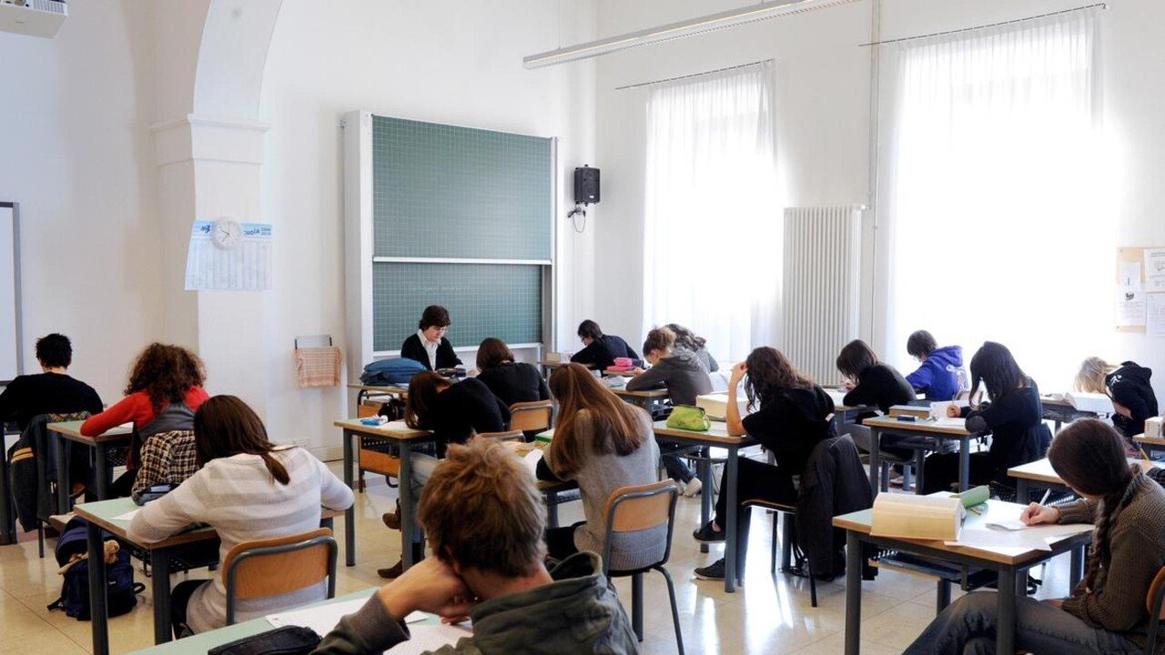 Esami di riparazione iniziano, studenti tornano in aula a settembre