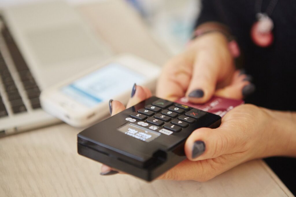 Pagamenti digitali in crescita tra gli italiani: dal 2018 al 2025 un aumento del 15,9% medio annuo