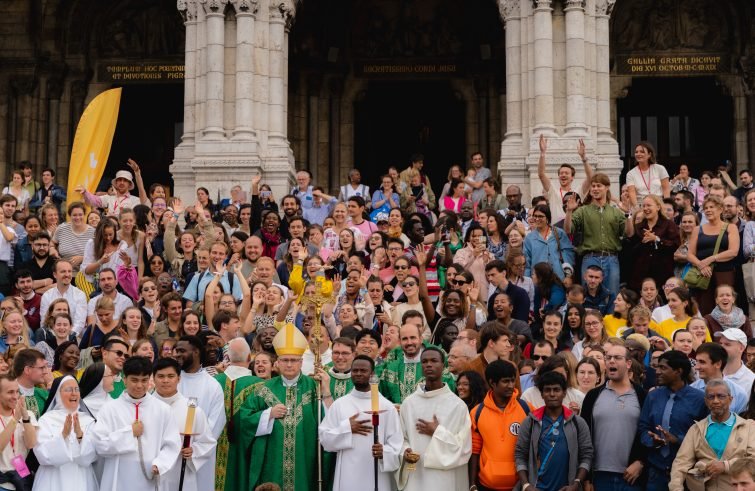 Papa Leone e i giovani francesi: un entusiasmo crescente per il Festival “Santos”