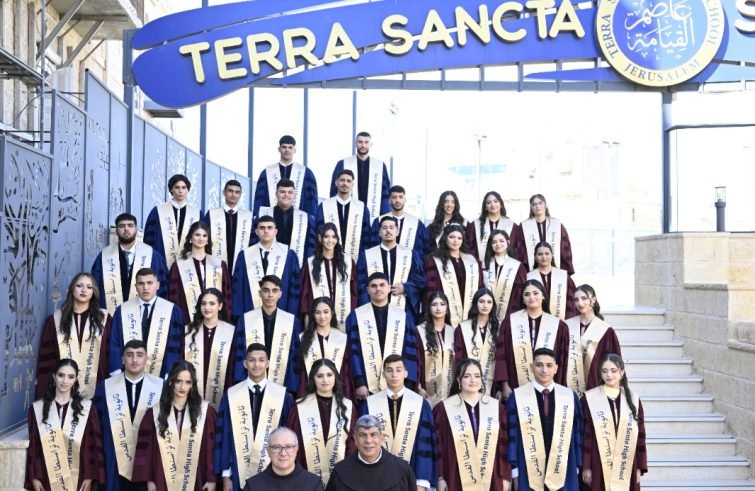 Scuole cristiane della Terra Santa riaprono in mezzo alla guerra, padre Faltas: “Sono un rifugio sicuro”