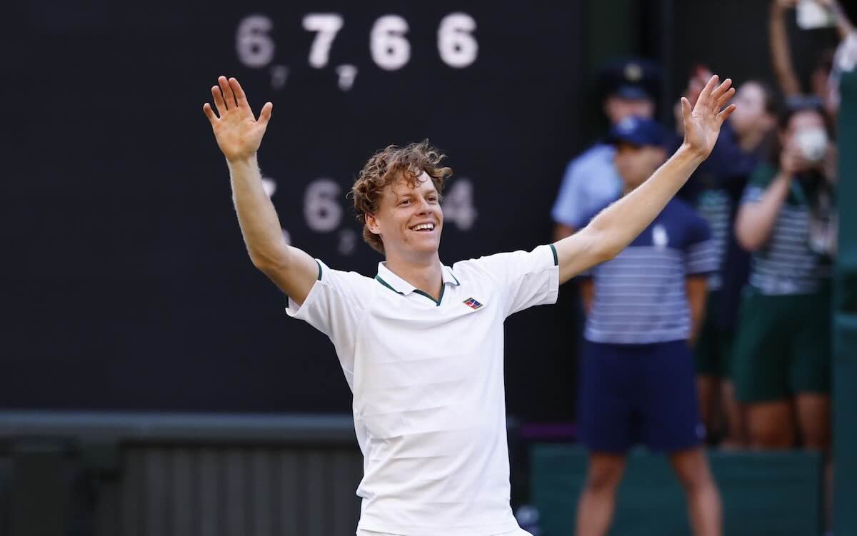 Jannik Sinner supera Alcaraz e diventa il tennista più pagato al mondo con 58 milioni di dollari in un anno