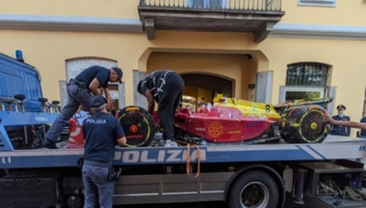 Una monoposto di F1 in cartapesta promuove l’inclusione a Monza