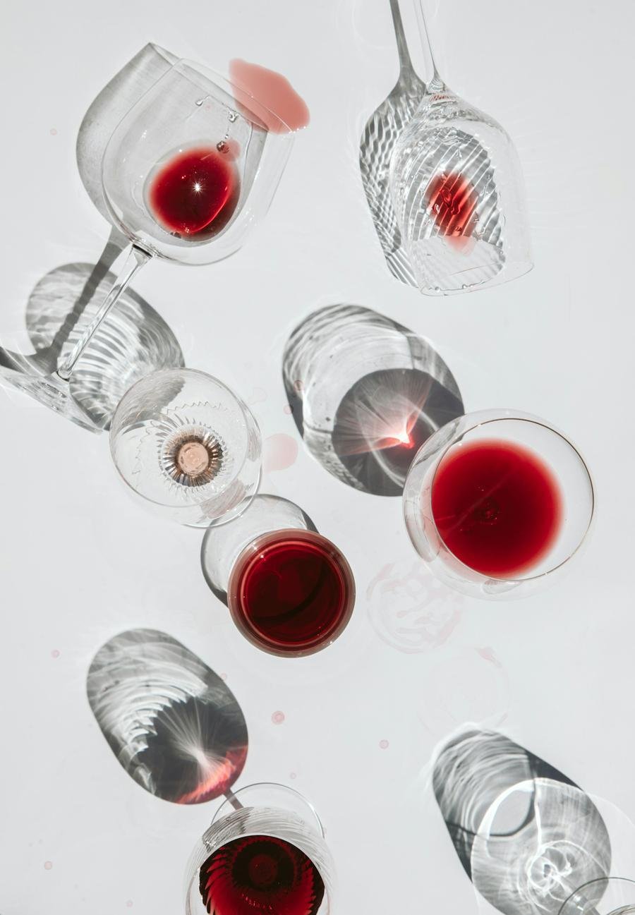 La crisi del vino: tra sospetto, cambiamenti di gusto e nuovi competitor
