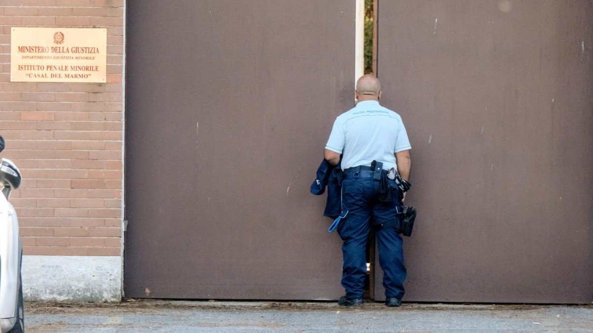 Torture sui minori stranieri a Casal del Marmo: una responsabilità istituzionale e politica
