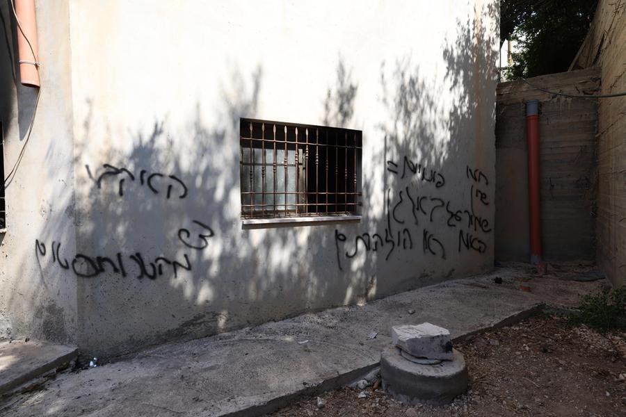 Moschea in fiamme a Nablus: violenze dei coloni e condanna di Huckabee
