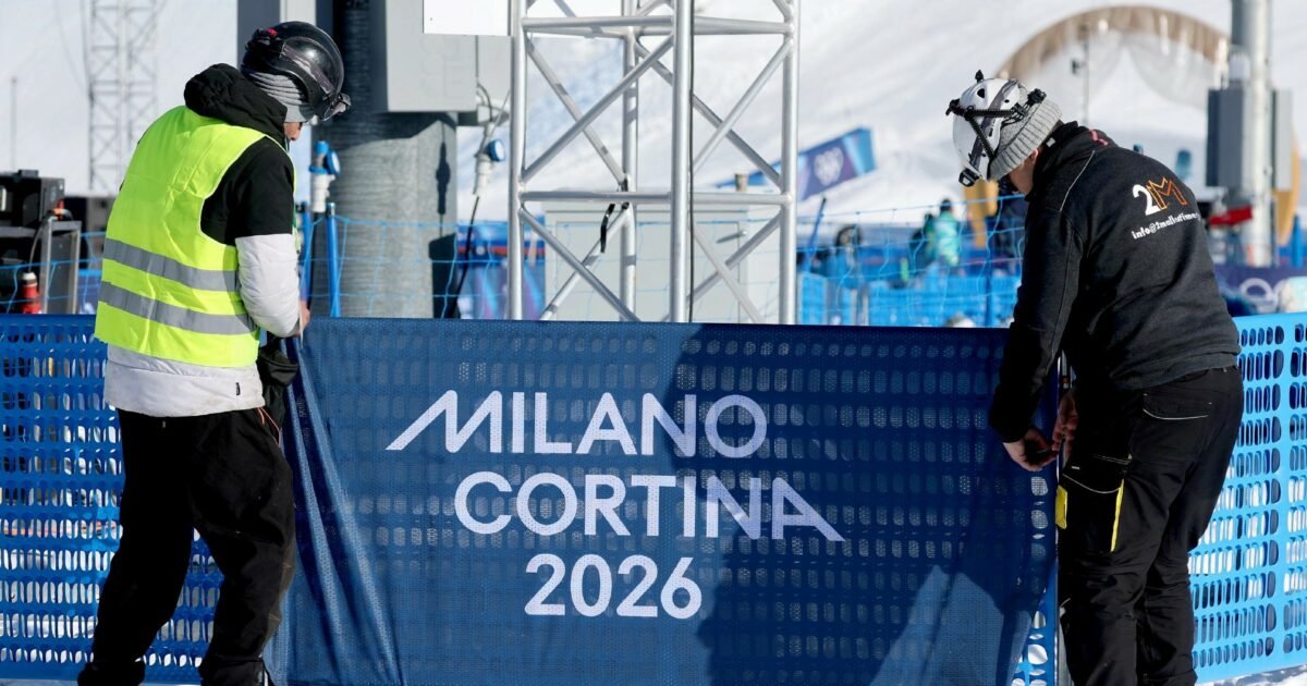 Il sindaco di Cortina premia le autorità che hanno sostenuto le Olimpiadi: una genuflessione al potere