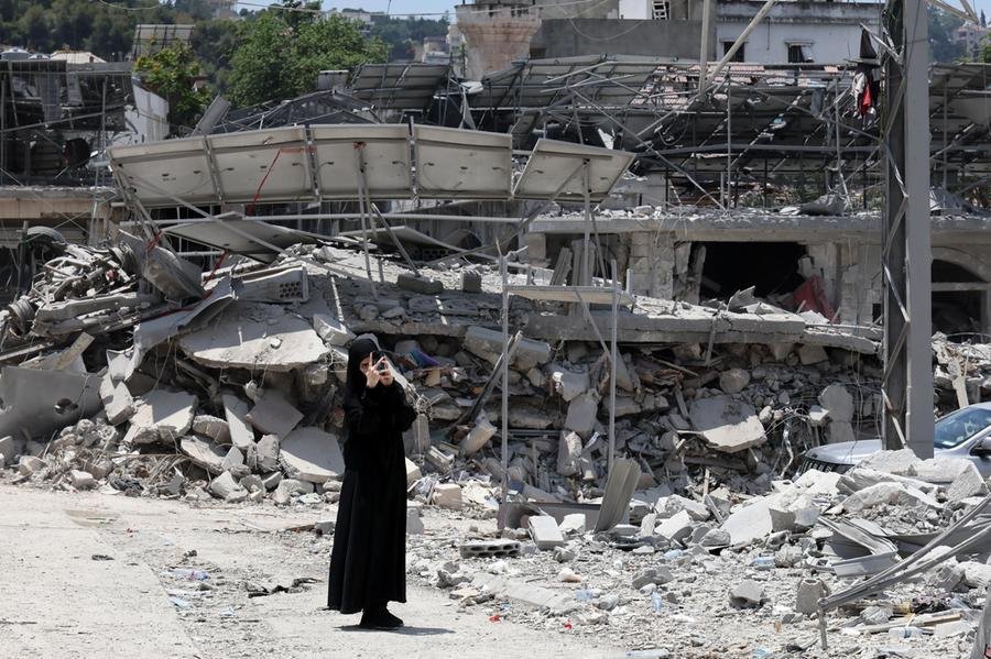 Il Sud del Libano è una distesa di macerie. I raid israeliani continuano