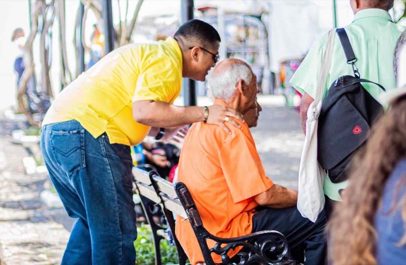 Le badanti in Italia sono sempre più anziane e difficili da trovare