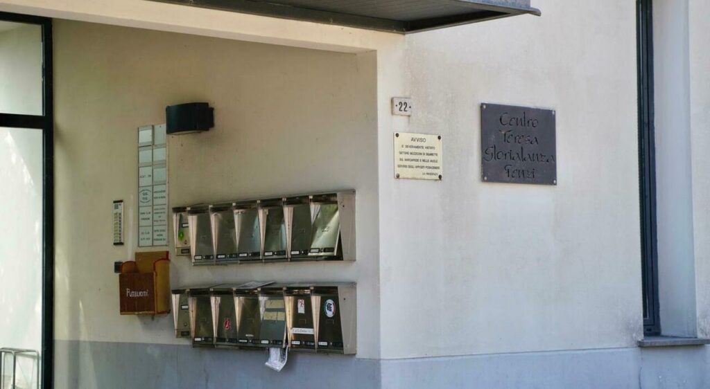 Pordenone: bacheche dei necrologi rimosse, quartieri in rivolta per la mancanza di spazi di ricordo