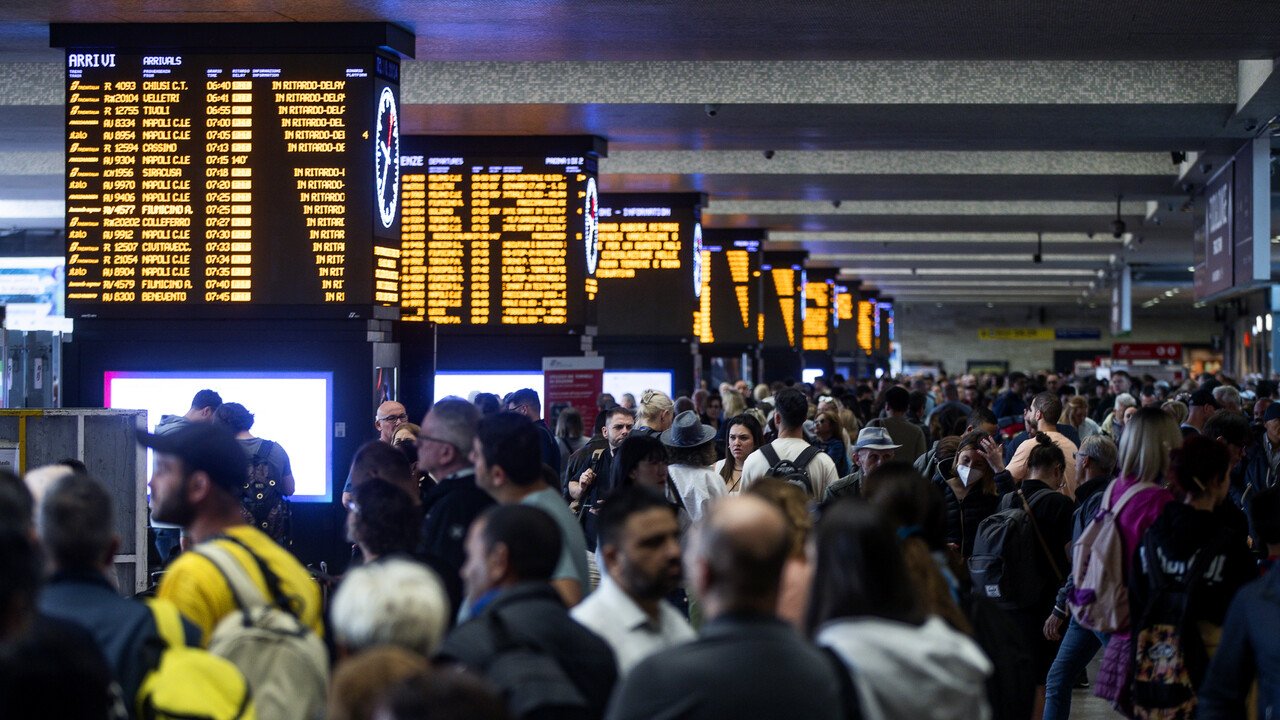 Autorità Trasporti multa Rfi per 1,75 milioni per il guasto a Termini del 2 ottobre 2024