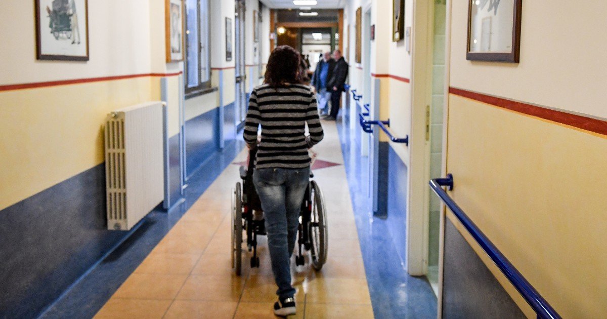 Il peso di crescere un figlio con disabilità grave: la famiglia è l’unica fonte di assistenza