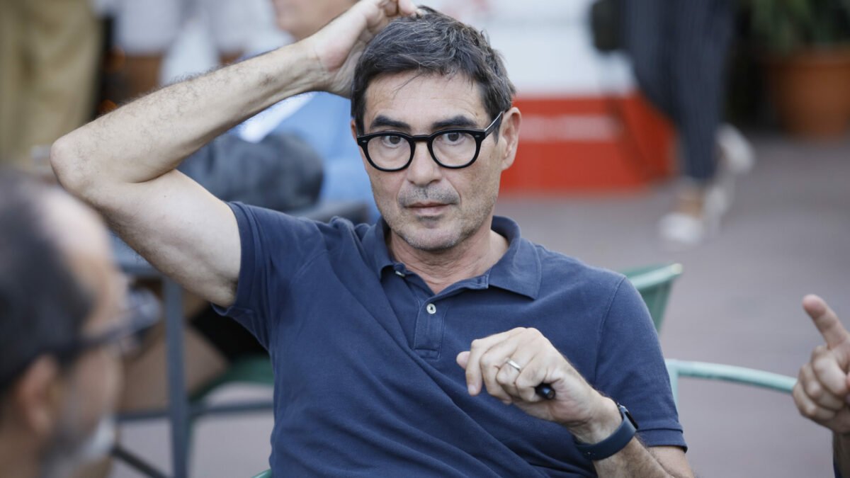 Elisabetta Piccolotti difende Nicola Fratoianni: “Lettino da 70 euro, ma ci battiamo per le spiagge libere”