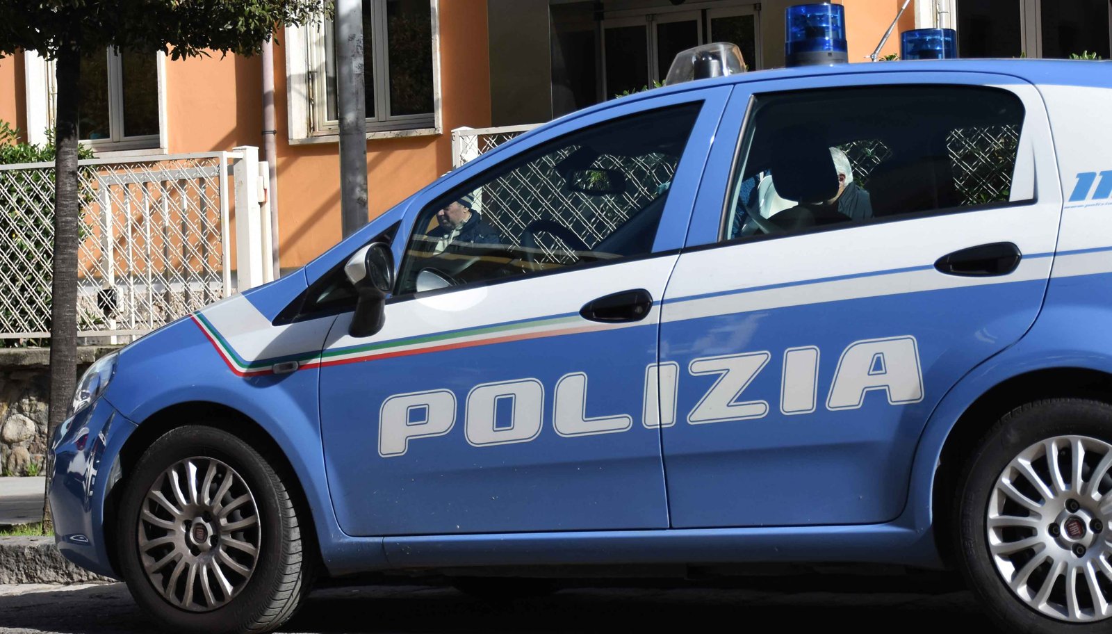 Operazione polizia a Parma: due arresti e sequestro di hashish in un parco