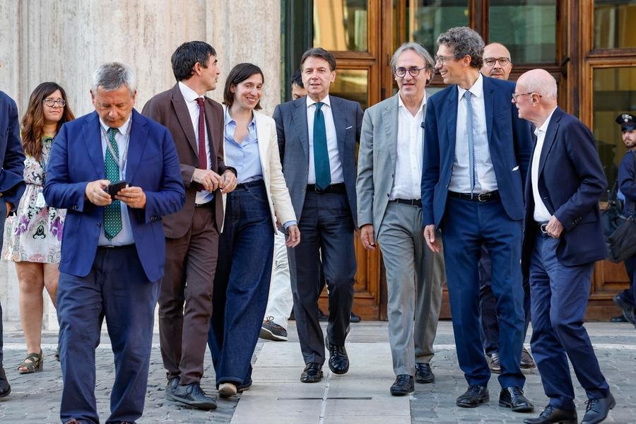 Il campo largo della sinistra: identità in tensione e una sfida elettorale aperta