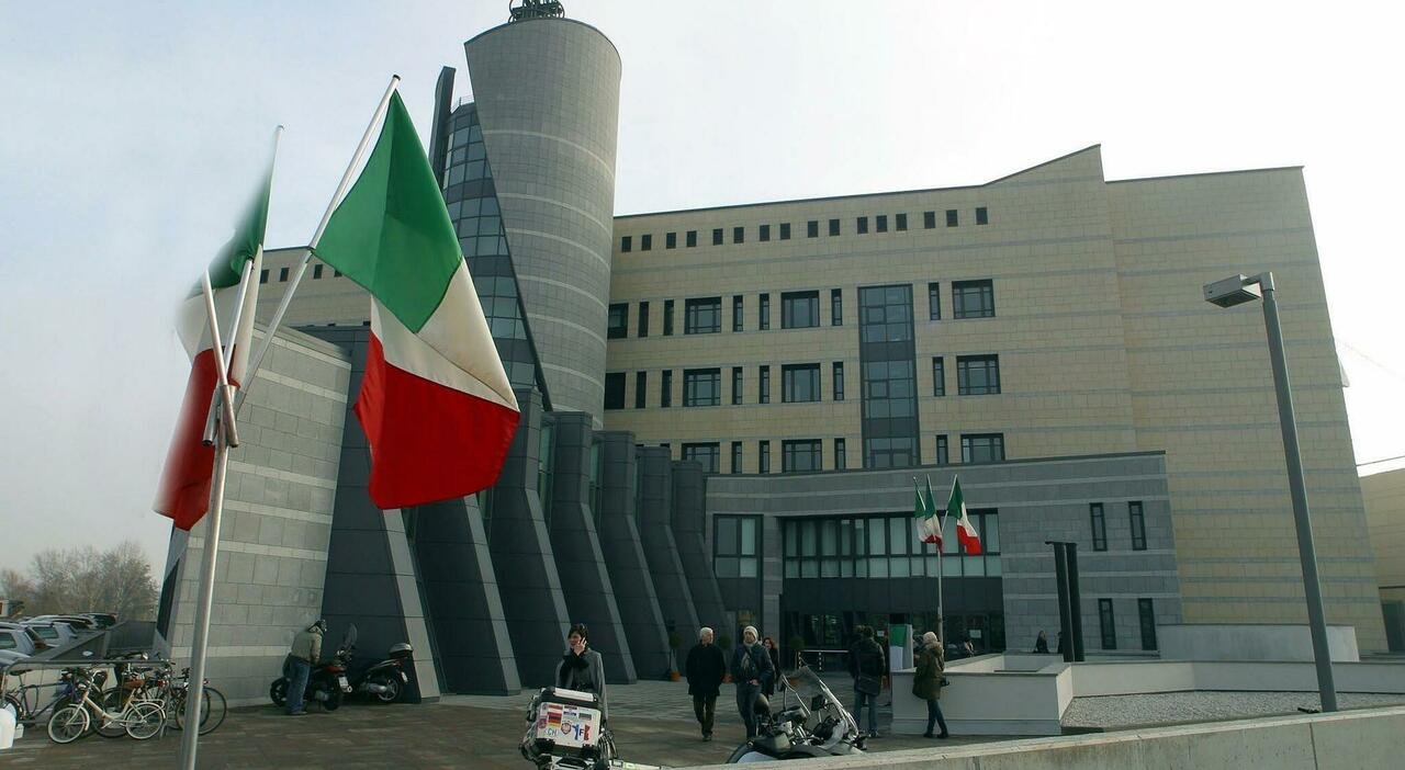 Francesco Gianello, 14 anni, morto di tumore dopo le “cure” secondo il metodo Hamer: i periti dicono “poteva sopravvivere”