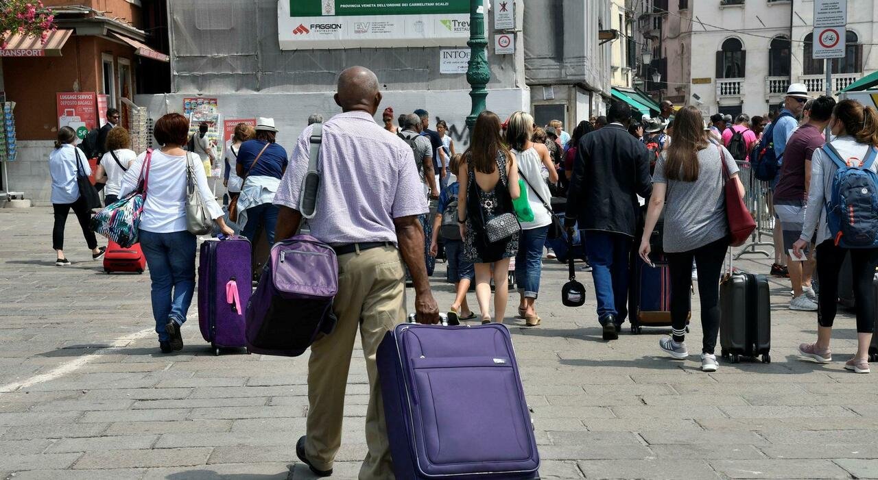 Aumento tassa di soggiorno a Venezia, albergatori chiedono rivedere contributo d’accesso