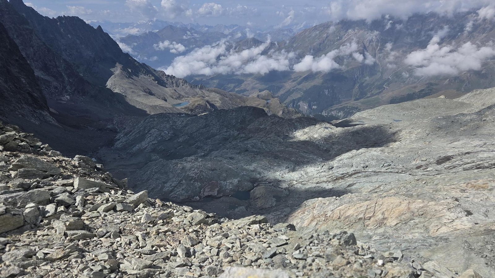 Tor des Glaciers: 450 km tra pietraie, sentieri inesistenti e rischi quotidiani