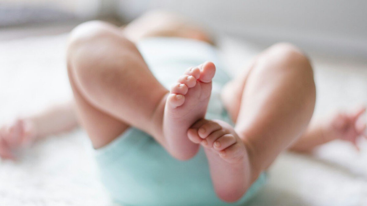 Bimba di 14 mesi muore nella culla: ipotesi di rigurgito. Disposta l’autopsia a Cagliari
