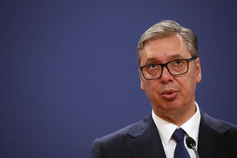 Vučić annuncia elezioni in Serbia, sfruttando il funerale di Mladić