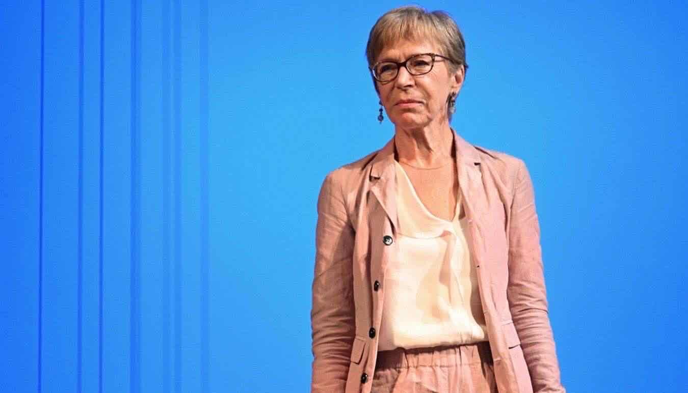 Milena Gabanelli, un’artista prima di diventare giornalista: le sue opere vanno all’asta per sostenere giovani artisti