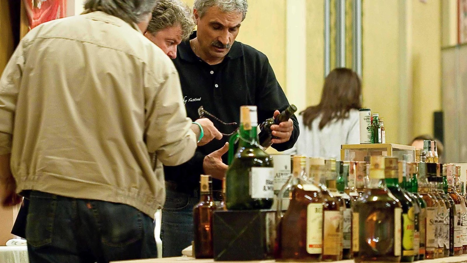 La crisi del whisky colpisce la Scozia: distillerie in bilico e mercati in evoluzione