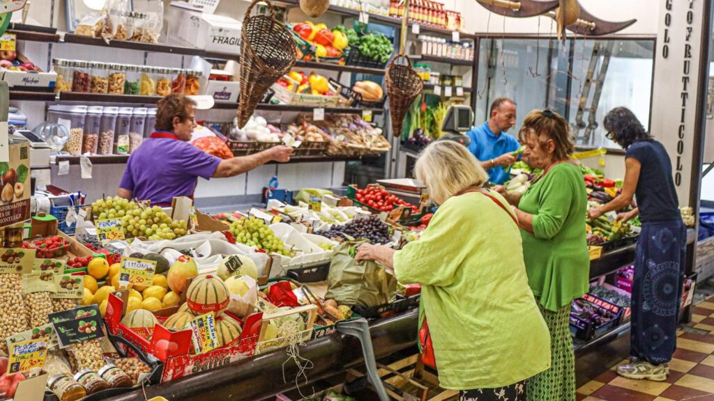 Consumi in calo e bollette in aumento. La pressione sulle famiglie italiane