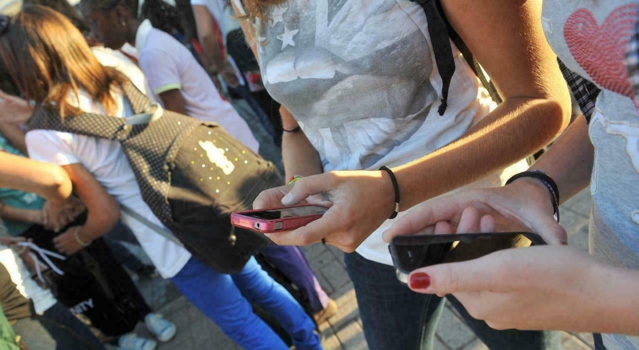 Liceo Canova: uso corretto delle chat, genitori e studenti chiamati a rispettare privacy e norme