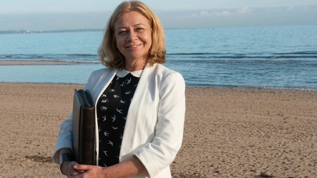 Gabriella Valentino: dopo 14 anni di precariato, a 57 anni ha vinto un dottorato in Galles e si è trasferita all’estero