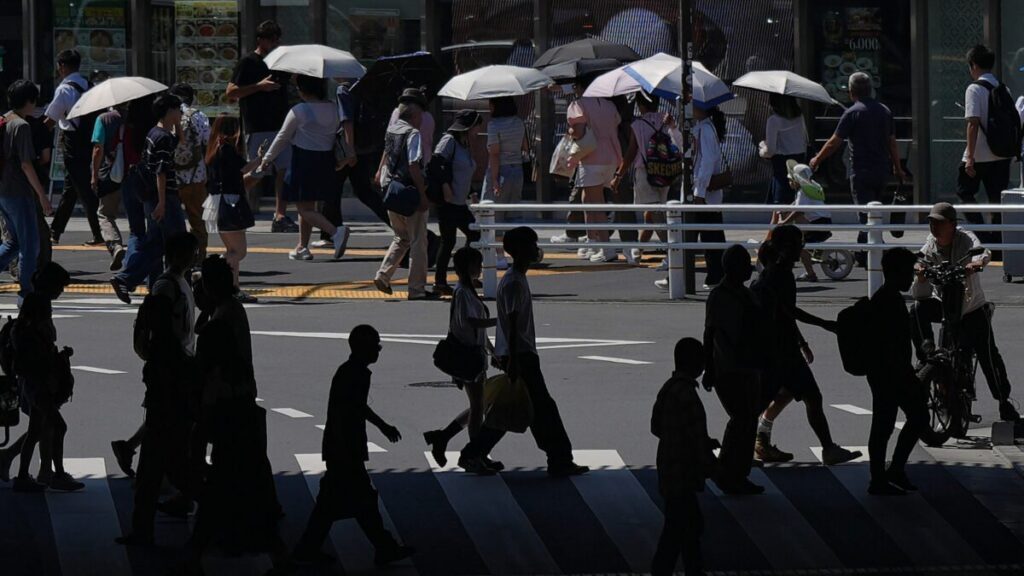 Il Giappone chiude le porte: aumento tasse e controlli su stranieri e turisti