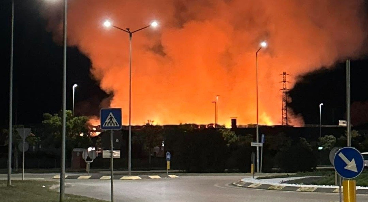 Incendio a Taglio di Po, amianto confermato: Stefani chiede prudenza e coordinamento