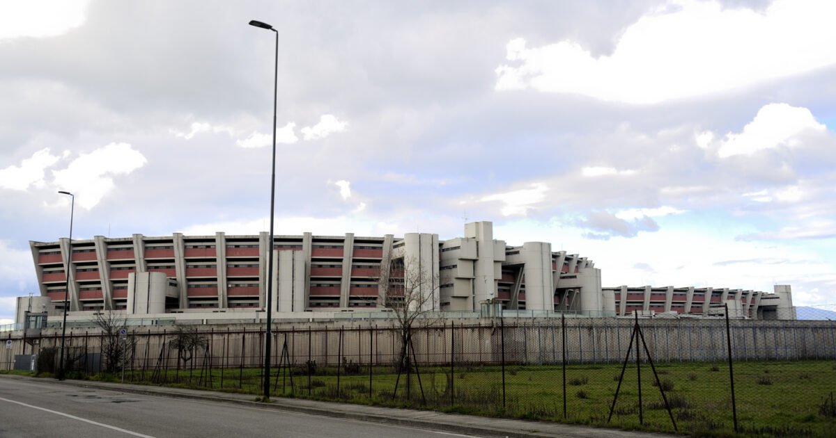 Cimici e muffa nel carcere di Sollicciano: il caso diventa questione di legittimità costituzionale