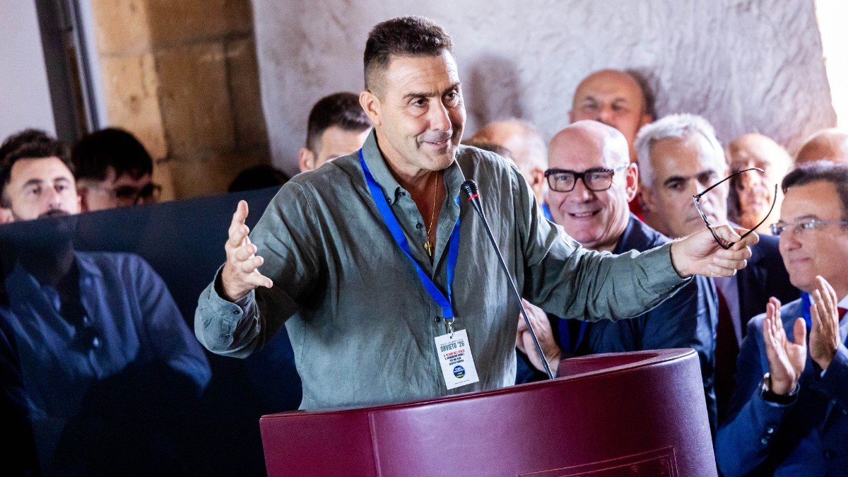 Vannacci annuncia che il voto per Futuro nazionale è l’unico utile in Italia, sfidando il centrodestra