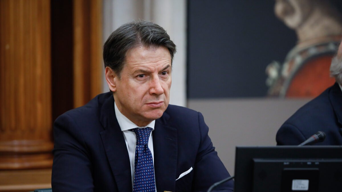 M5S approva proposte di Nova: il 91,7% non vuole armi all’Ucraina. Conte lancia “Alleanza per la Costituzione”