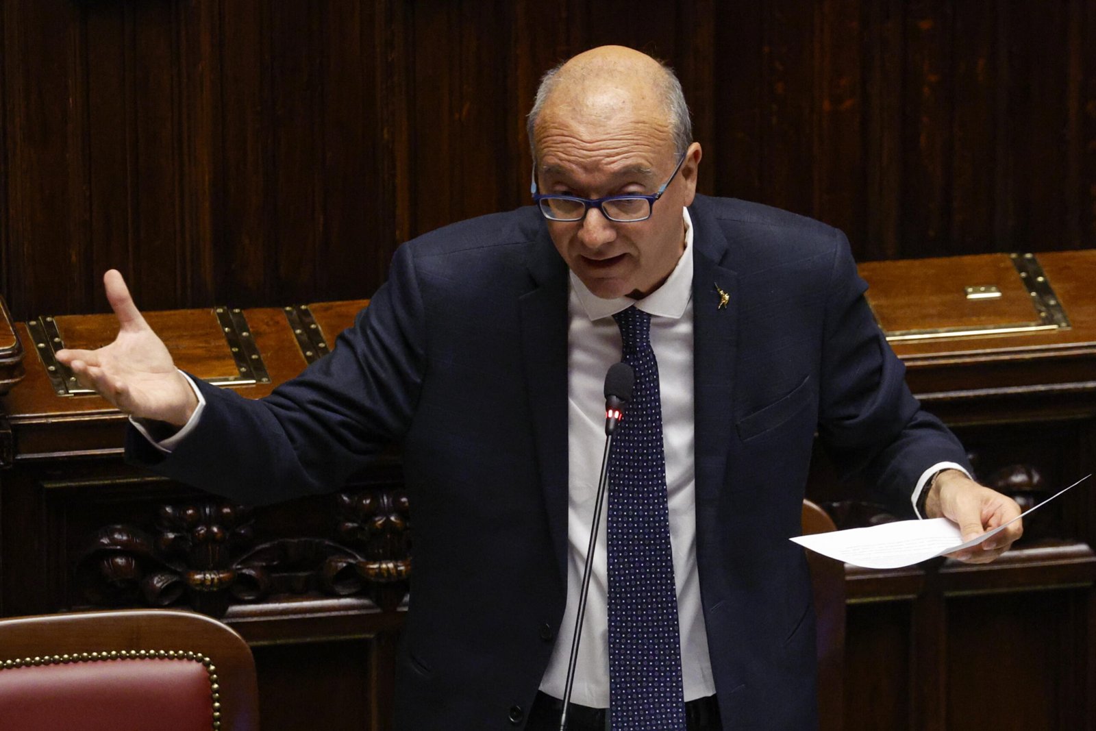 Valditara: «La fuga dei bianchi dalla scuola preoccupa, rischio di scuole ghetto»