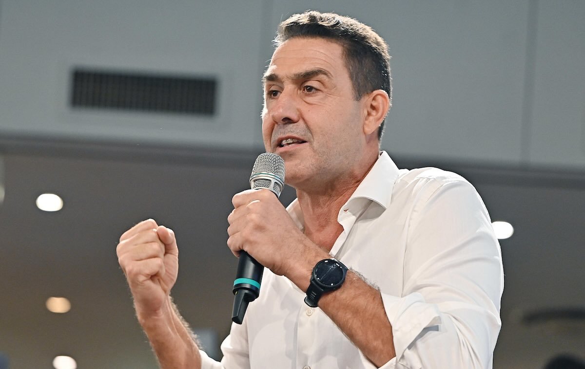 Vannacci chiarisce dichiarazioni su gonna: «Intendevo coi pantaloni»