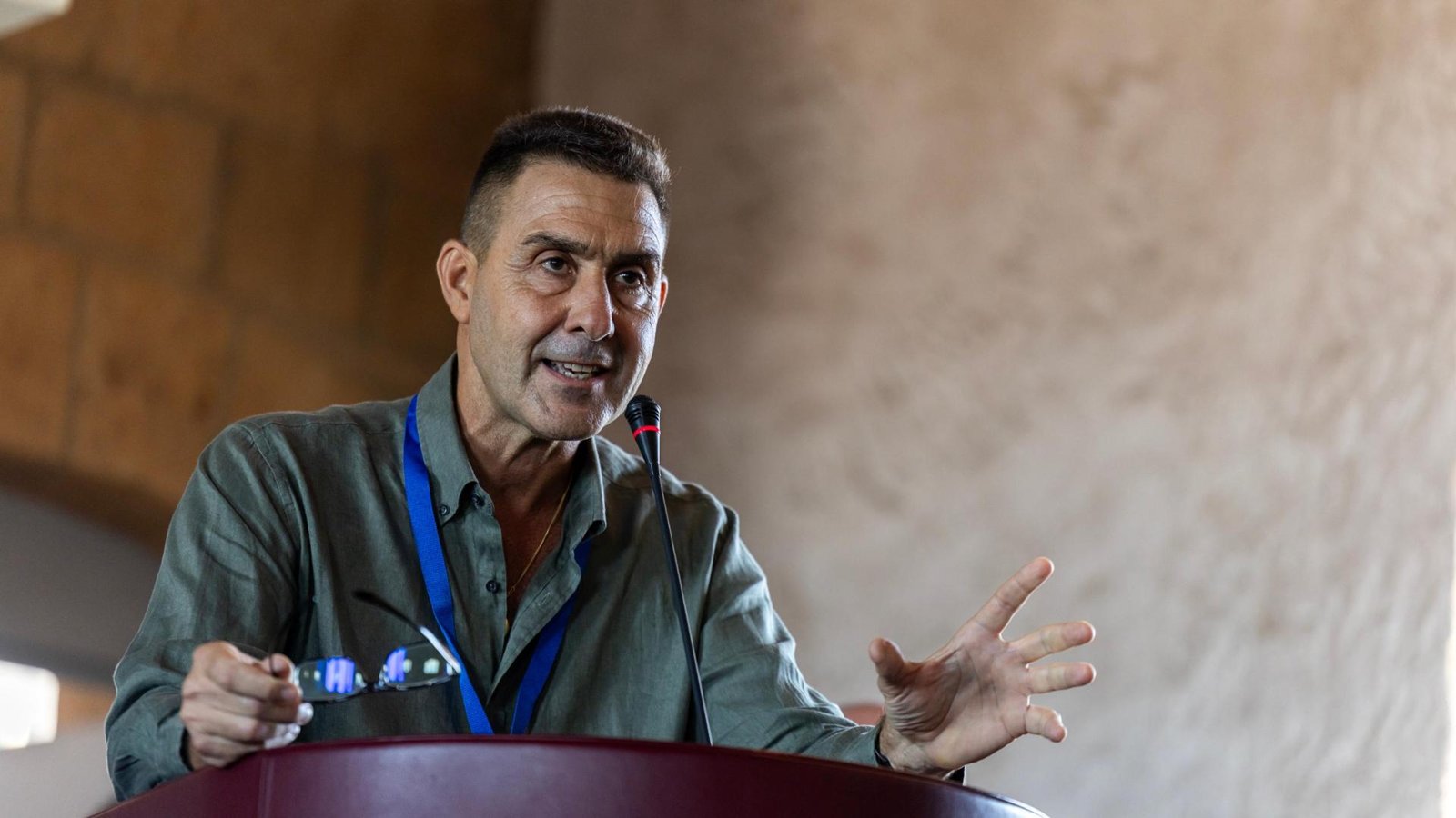 Vannacci: “Gonna lunga o corta? Io le donne le preferisco sempre senza” scatena polemica