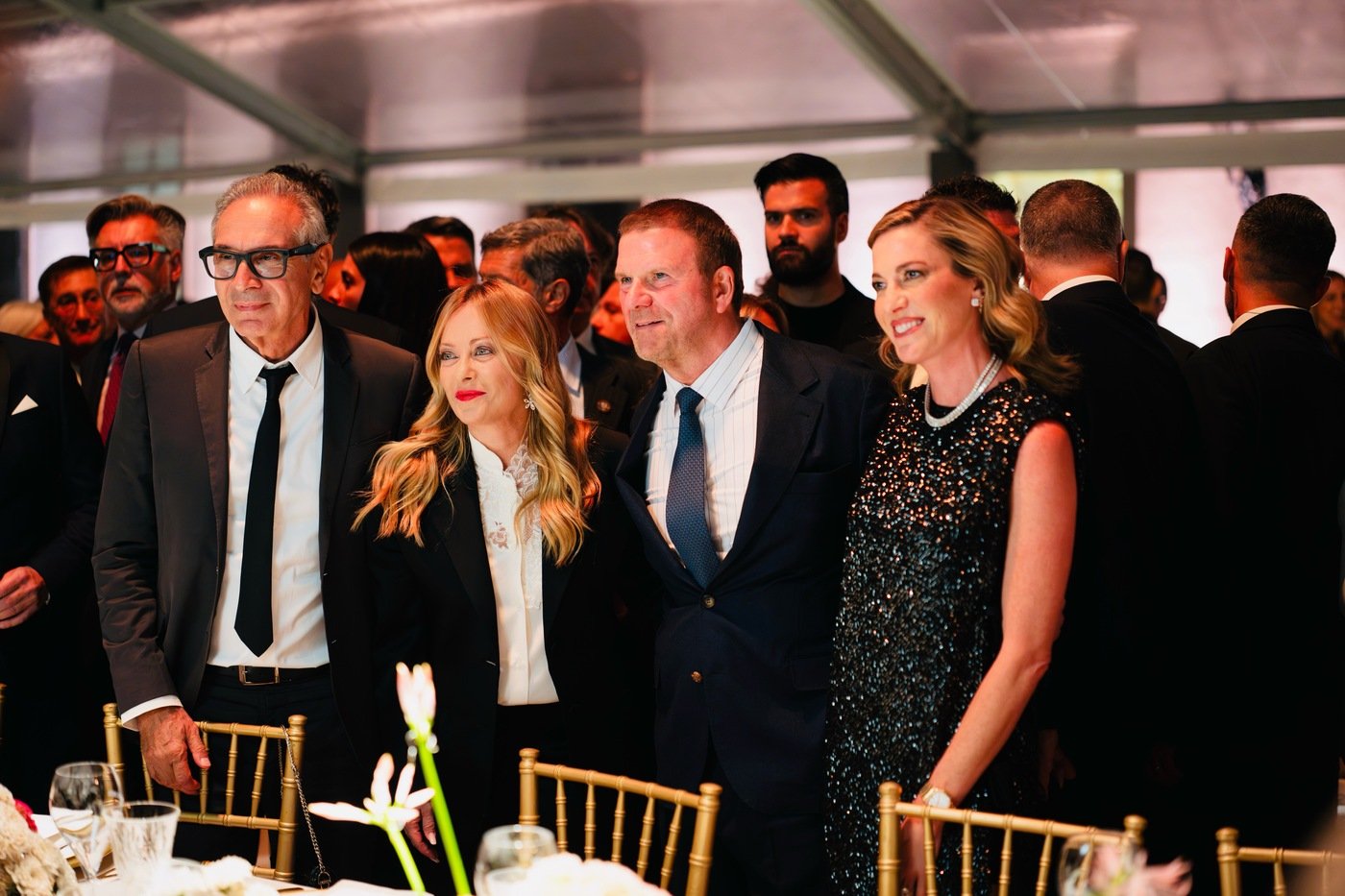 Giorgia Meloni a Milano Fashion Week, diserta l’assemblea ONU per sostenere la filiera moda