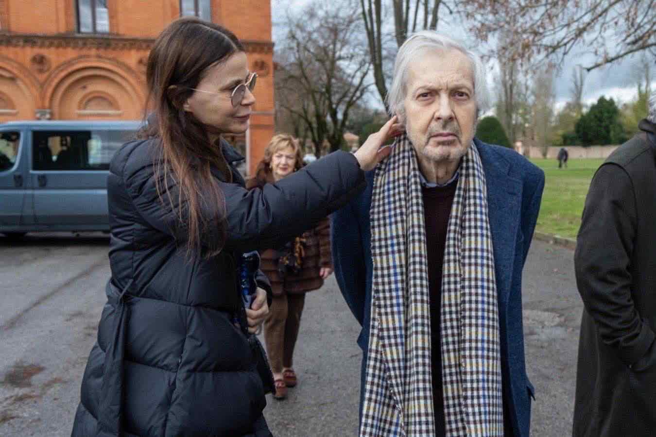 Vittorio Sgarbi in terapia intensiva, la compagna racconta le ore prima del ricovero
