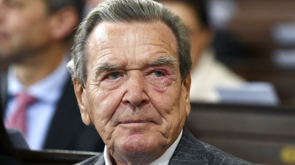 L’ex cancelliere tedesco Schröder entra nel Consiglio di sorveglianza di un’azienda russa