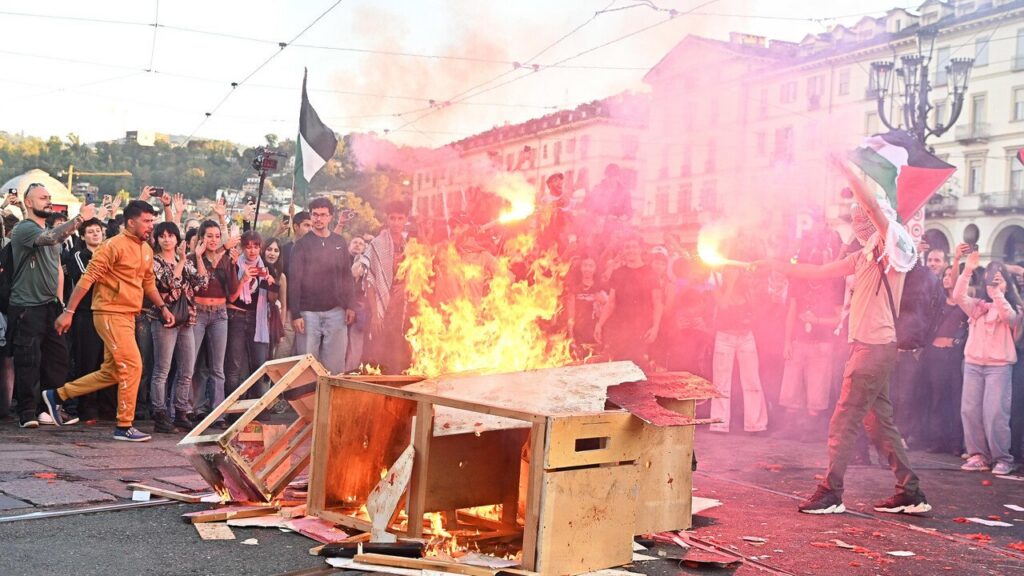 Manifestazioni pro-Palestina in Italia: “Riaccendere i riflettori sulla Palestina”